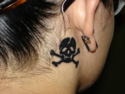 skull tattoo designs for girls,skull tattoos with roses,skull tattoos pictures,skull tattoos for women