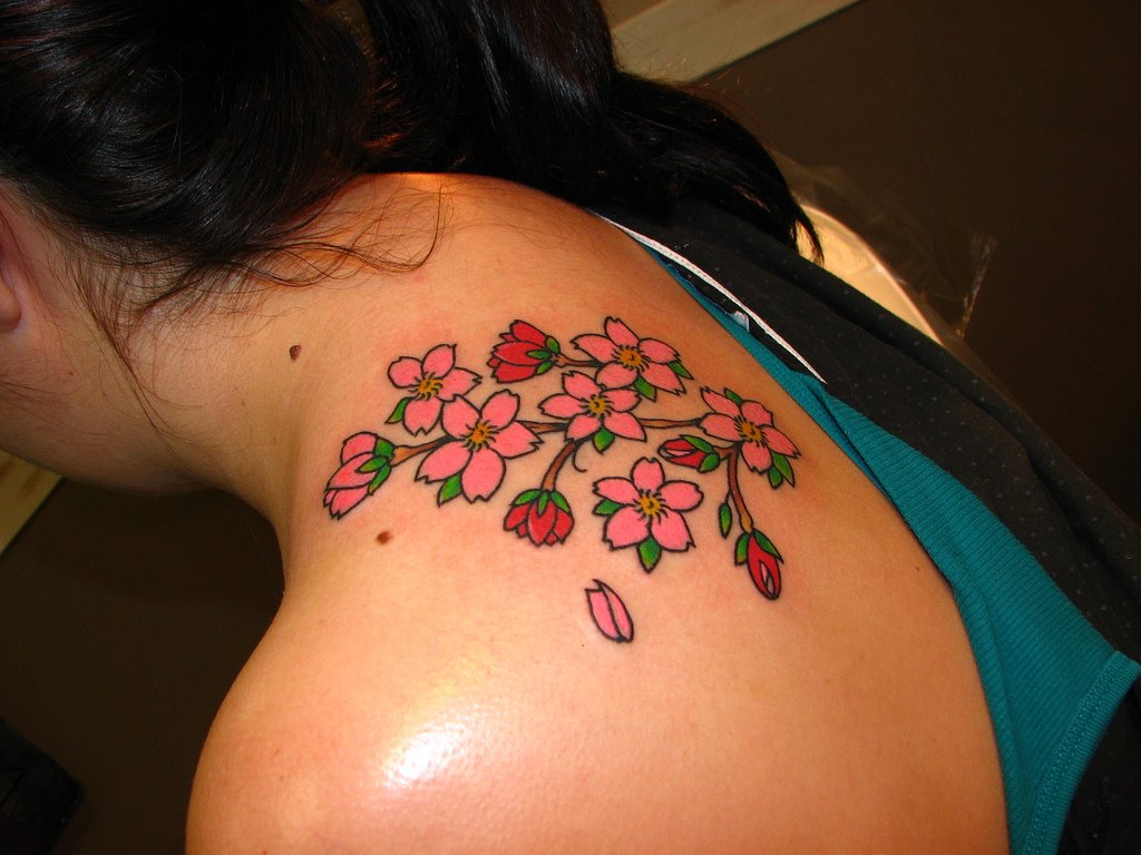 shoulder tattoos for women,popular shoulder tattoos for women,women flower shoulder tattoos,butterfly shoulder tattoos for women,best shoulder tattoos ideas