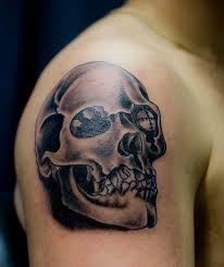 Men-Shoulder-Skull-Tattoo-2